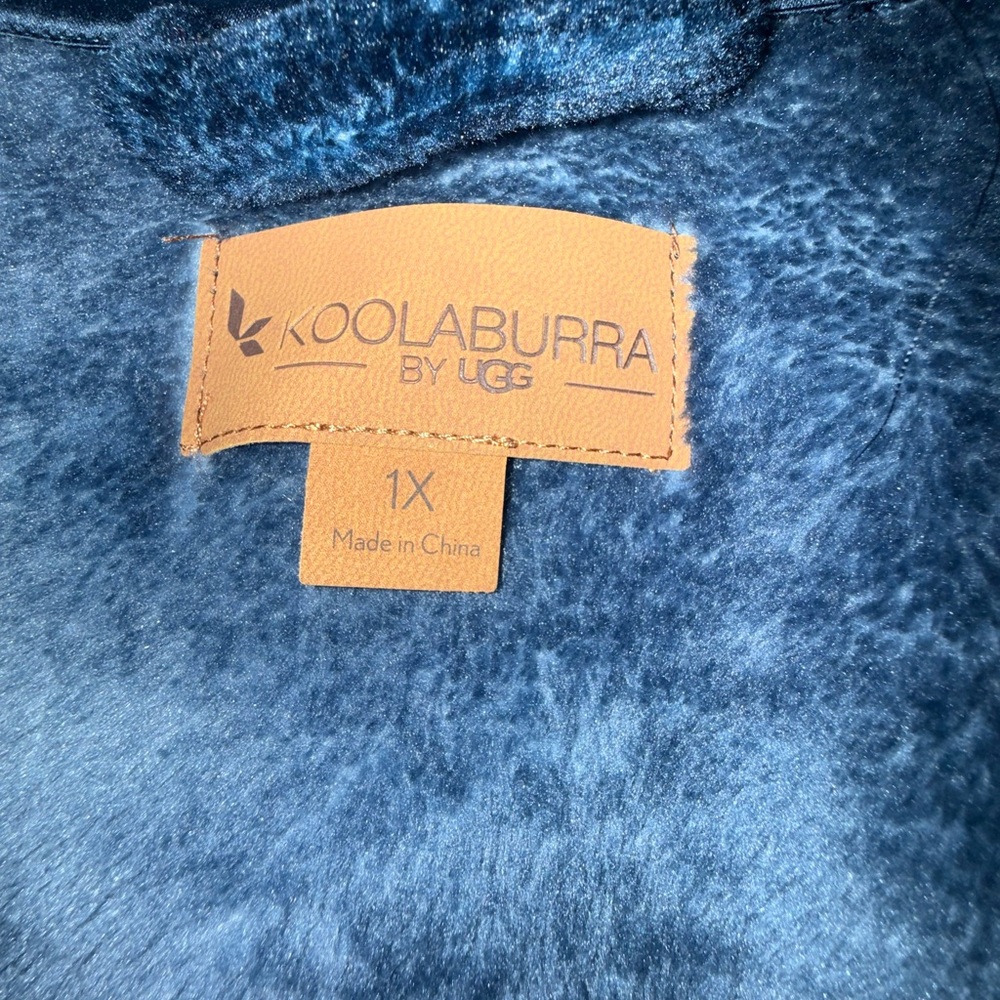 Koolaburra Plush Dark Blue Women's Robe - Picture 6 of 6